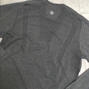 Men’s Lulu Lemon Long Sleeve Camo SizeL